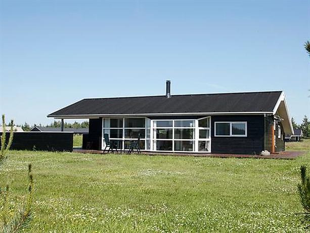Three-Bedroom Holiday home in Lokken 15
