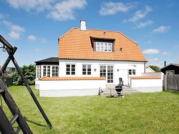 Four-Bedroom Holiday home in Lokken 9