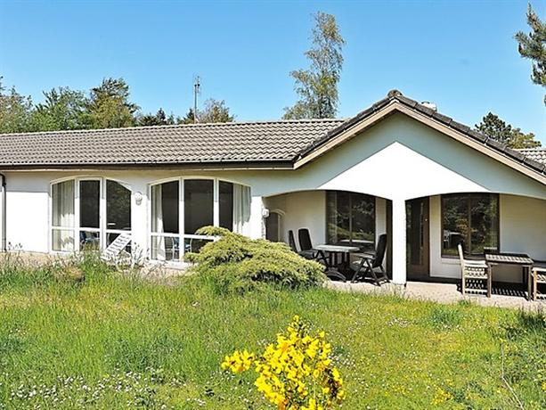 Four-Bedroom Holiday home in Henne 9