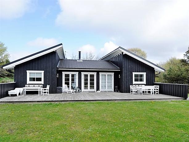 Four-Bedroom Holiday home in Blavand 11