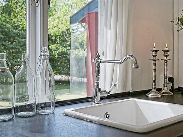 Three-Bedroom Holiday home in Ronne 5