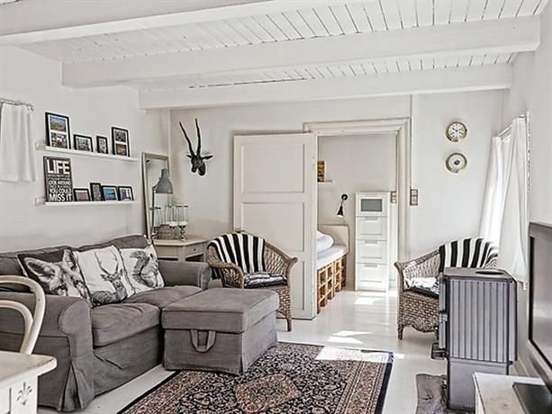 Three-Bedroom Holiday home in Ronne 5
