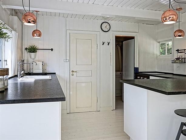 Three-Bedroom Holiday home in Ronne 5