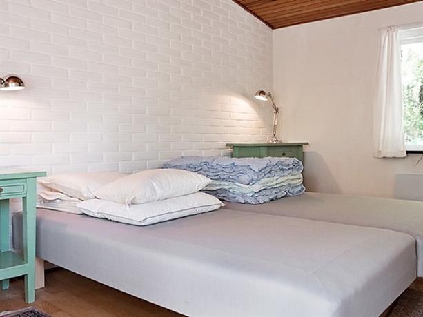 Three-Bedroom Holiday home in Ronne 5