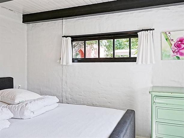Three-Bedroom Holiday home in Ronne 5