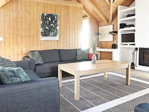 Four-Bedroom Holiday home in Hvide Sande 1