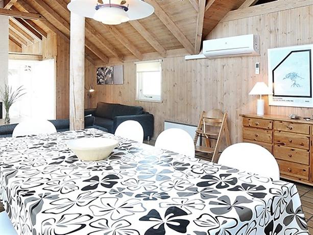 Four-Bedroom Holiday home in Hvide Sande 1