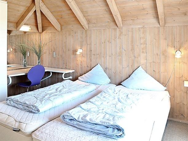 Four-Bedroom Holiday home in Hvide Sande 1