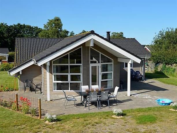 Three-Bedroom Holiday home in Sjolund 3