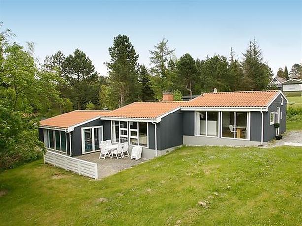 Three-Bedroom Holiday home in Knebel 22