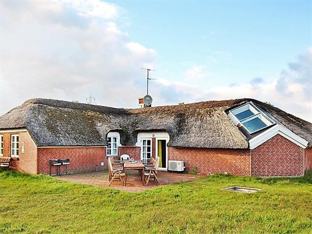 Five-Bedroom Holiday home in Ringkobing 1