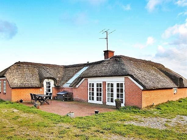 Five-Bedroom Holiday home in Ringkobing 1