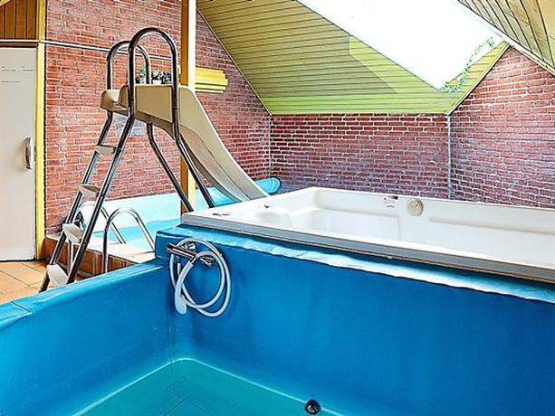 Five-Bedroom Holiday home in Ringkobing 1