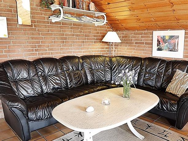 Five-Bedroom Holiday home in Ringkobing 1