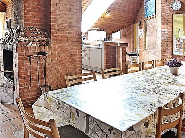 Five-Bedroom Holiday home in Ringkobing 1