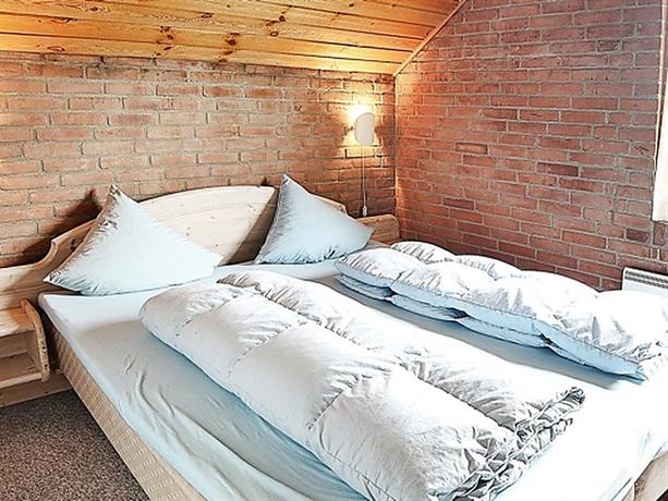 Five-Bedroom Holiday home in Ringkobing 1