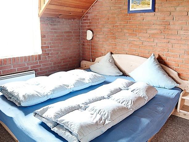 Five-Bedroom Holiday home in Ringkobing 1