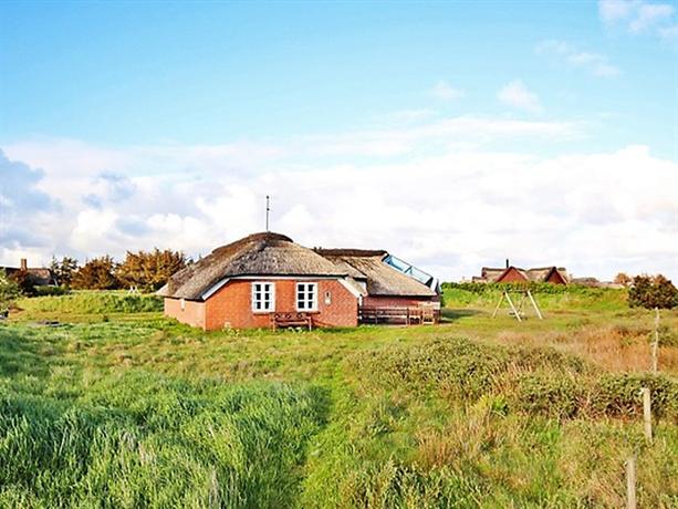Five-Bedroom Holiday home in Ringkobing 1
