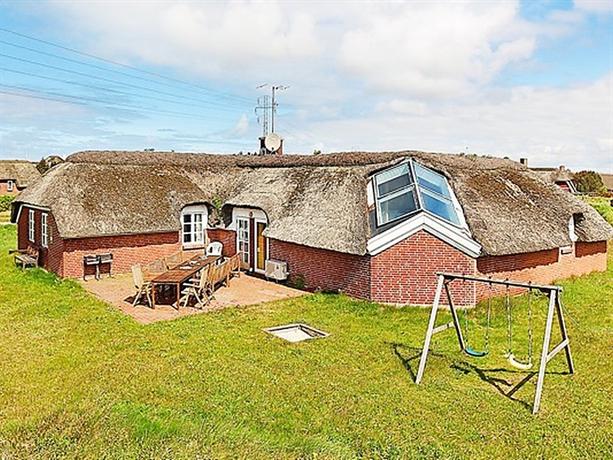 Five-Bedroom Holiday home in Ringkobing 1
