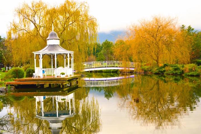 Lakeside Cottage Luxury Bed & Breakfast