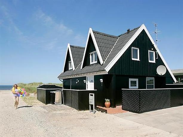 Three-Bedroom Holiday home in Blokhus 2
