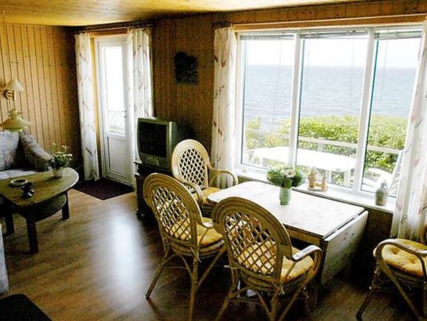 Two-Bedroom Holiday home in Ronne 1