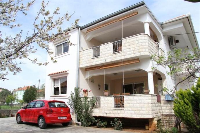 Apartment Paula with Private Jacuzzi