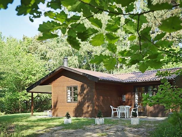 Three-Bedroom Holiday home in Ronne 4