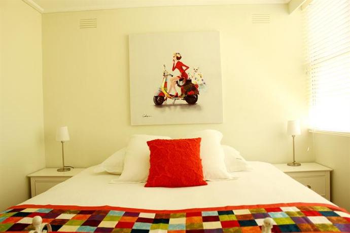 Photo: Colour Pop Fitzroy - 3 bedroom pet friendly