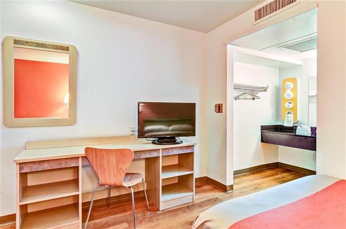 Motel 6 Pittsburgh - Crafton