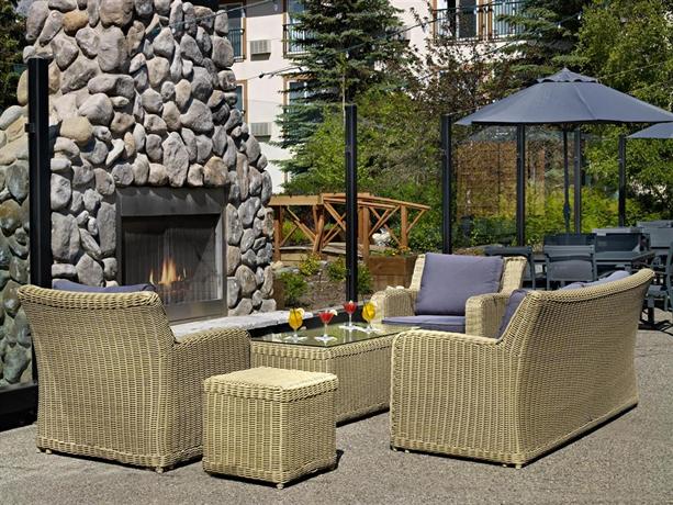 Coast Canmore Hotel & Conference Centre