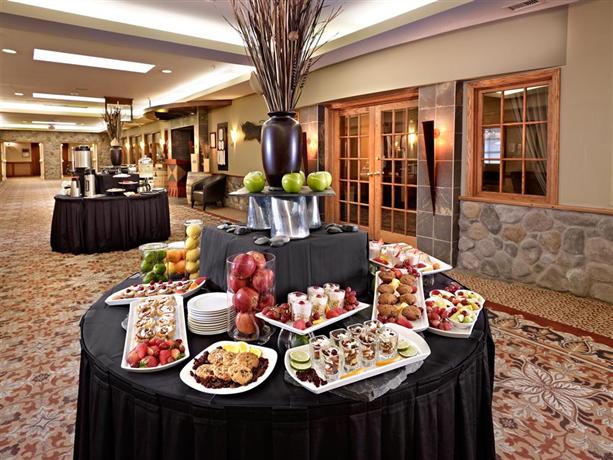 Coast Canmore Hotel & Conference Centre