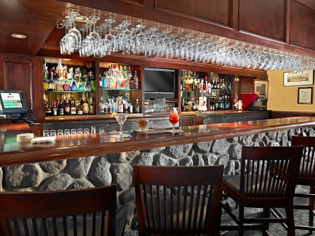 Coast Canmore Hotel & Conference Centre