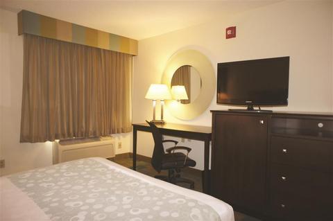 La Quinta Inn & Suites Columbia Northeast Fort Jackson