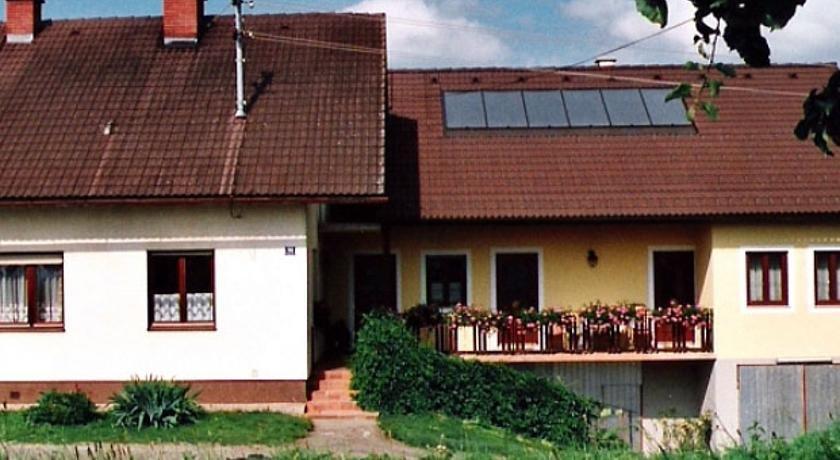 Spezialitatenhof Familie Eichmann Bauernhof Neuhaus am Klausenbach image 1