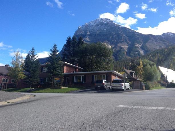 Canadian Rockies Inn - Adults only