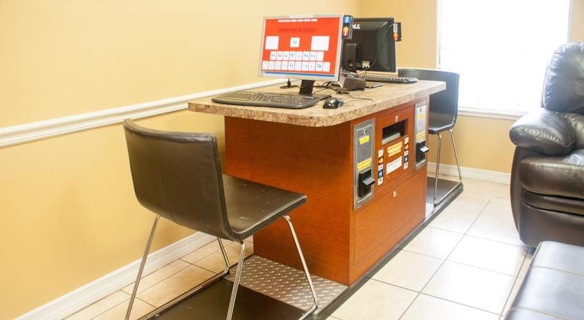 Days Inn by Wyndham Kissimmee FL