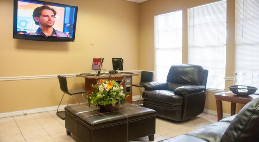 Days Inn by Wyndham Kissimmee FL