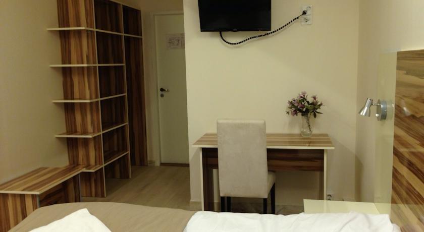 Arkadia Hotel & Hostel