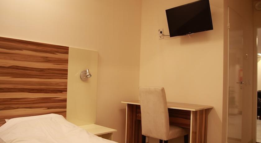 Arkadia Hotel & Hostel