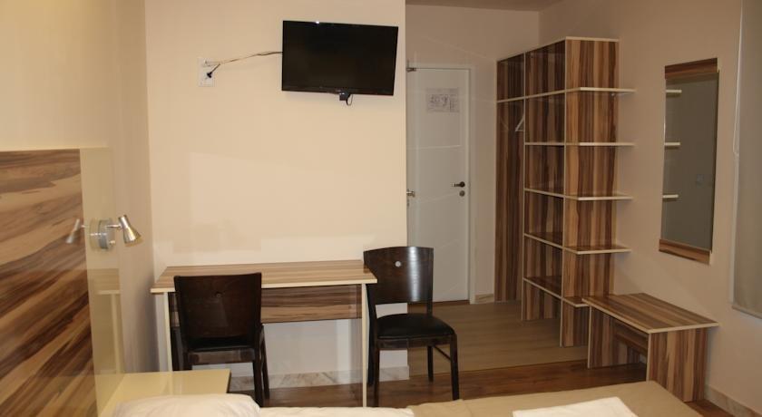 Arkadia Hotel & Hostel