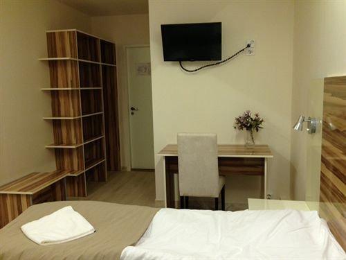 Arkadia Hotel & Hostel