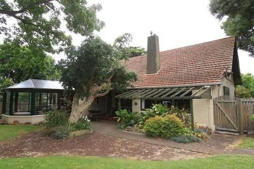 Colwyn House Bed & Breakfast & Stable Cottage Cave Gardens Australia thumbnail