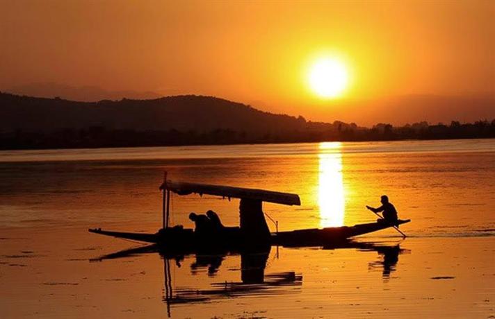 Shahbaaz Group of Houseboats