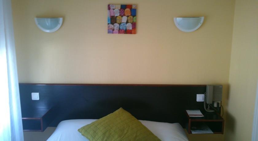 Hotel Victor Hugo Lorient - Compare Deals