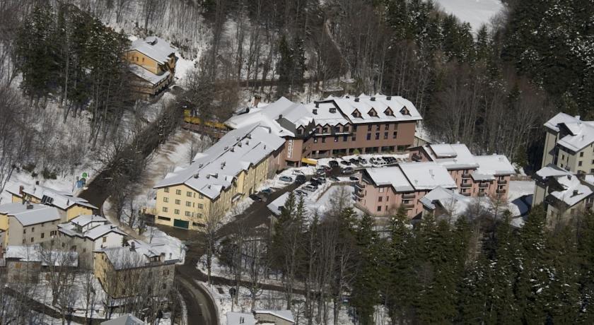 Hotel Residence Boscolungo Abetone Ski Resort Italy thumbnail