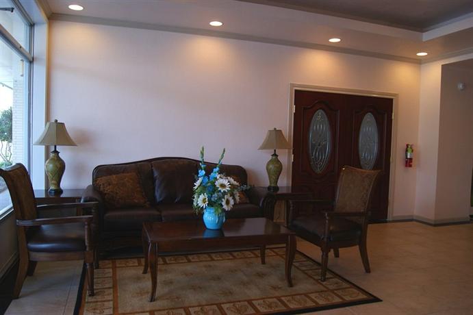 Clover Inn & Suites