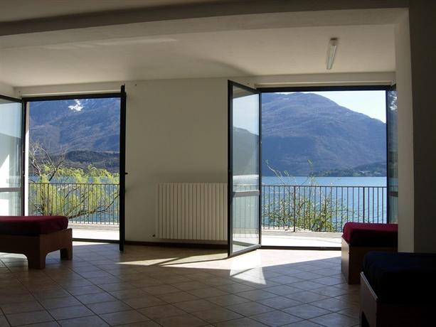 Lake Como Beach Lodge & Hostel