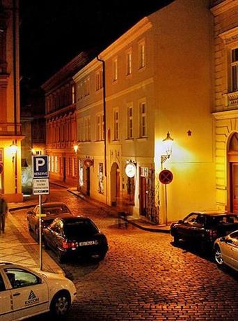 U Cervene zidle - Red Chair Hotel