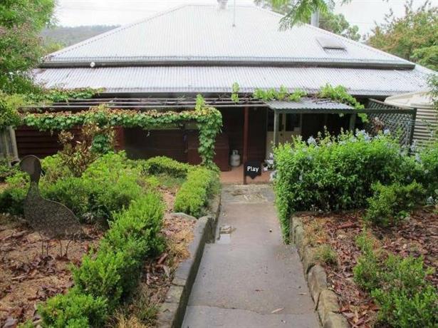Capers Guesthouse Barn and Cottage Wollombi Australia thumbnail